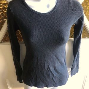 Long sleeve thermal type fitted tee.